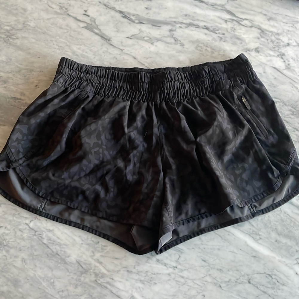 Lululemon size 14 track that 3” short black camo